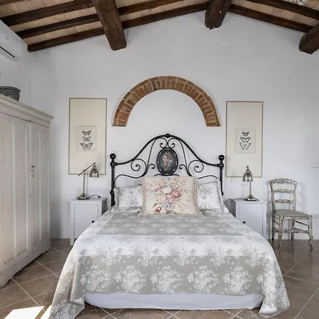 Villa Casale Delle Mele By Posarellivillas